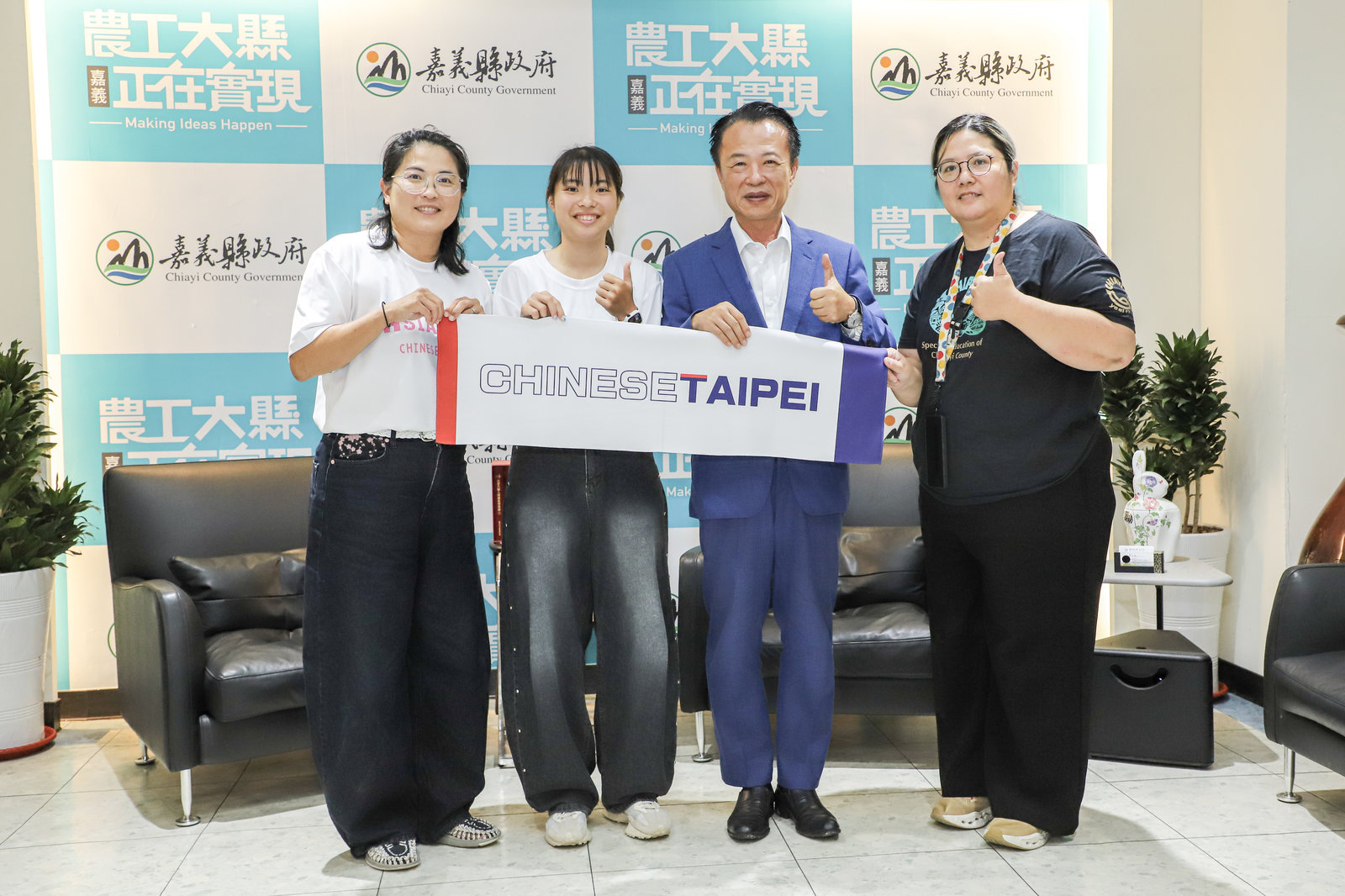 突破聽障勇奪總統教育獎 蕭安宇獲縣長表揚(嘉義縣政府提供)