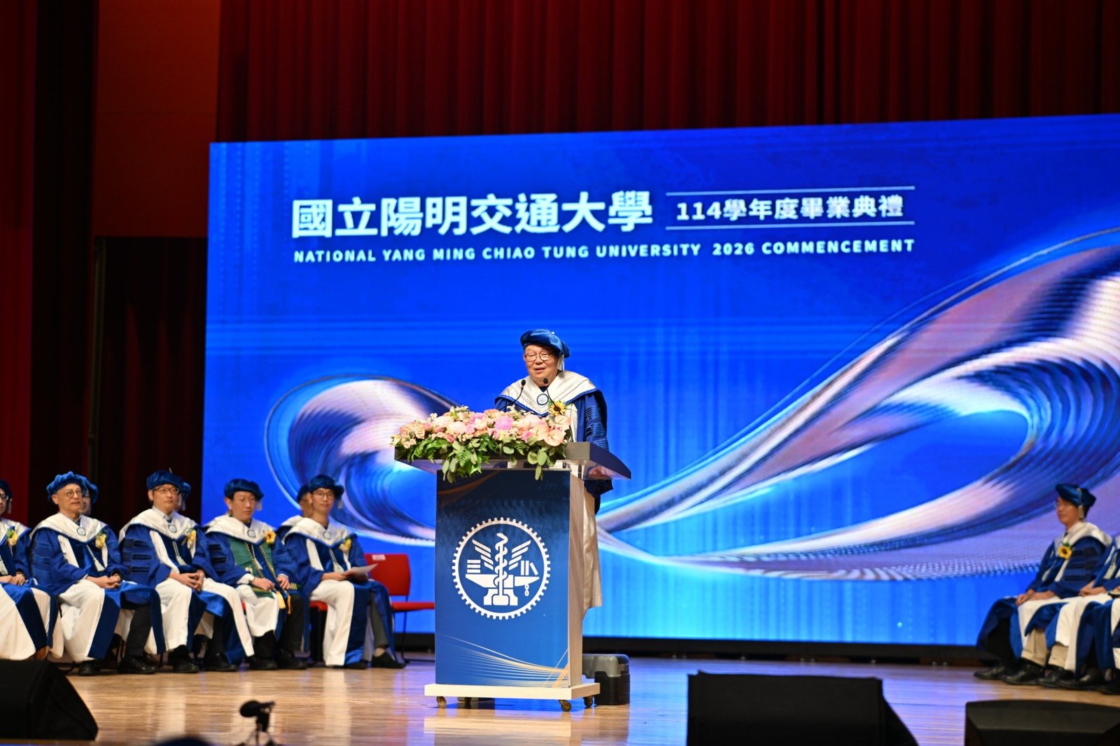 陽明交大校長林奇宏,於畢業典禮勉勵畢業生重視團隊合作,攜手創造無限可能(陽明交通大學提供)
