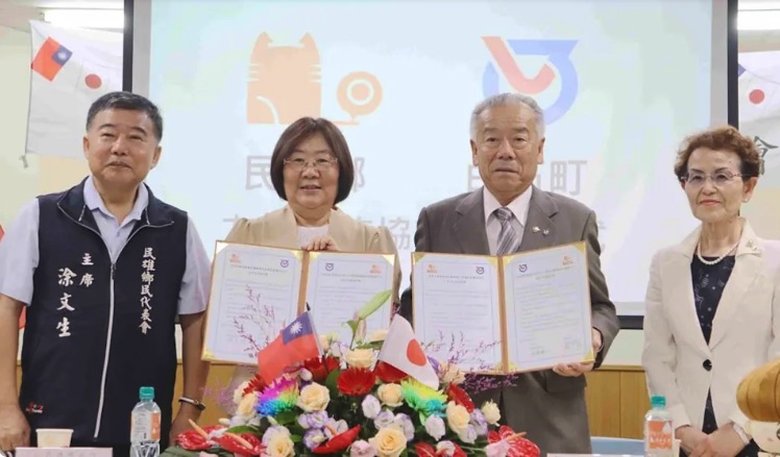 老鷹之手蓮藕牽線 民雄鄉與白石町正式結盟(民雄鄉公所提供)