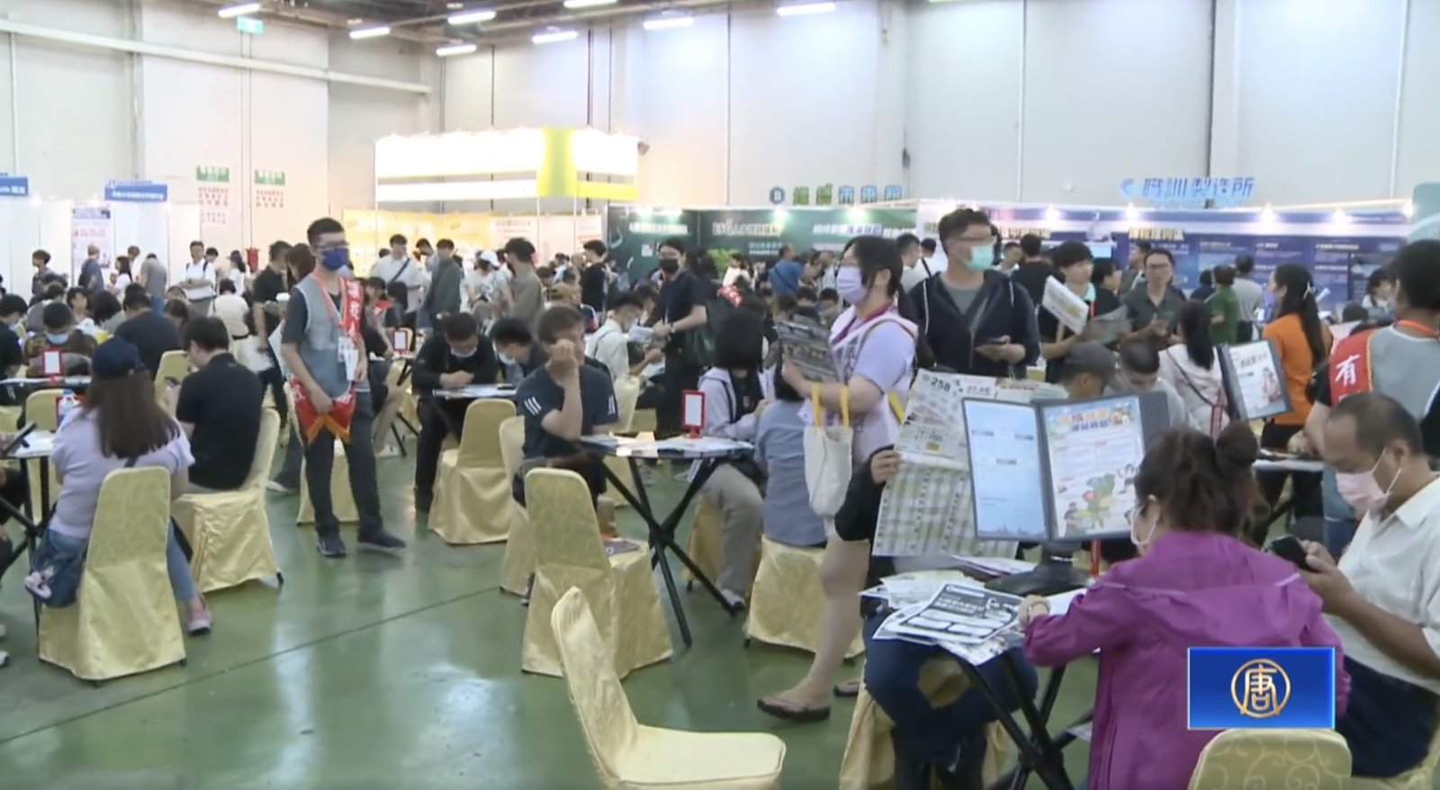 畢業季搶人! 123家企業釋6千職缺 現場擠爆