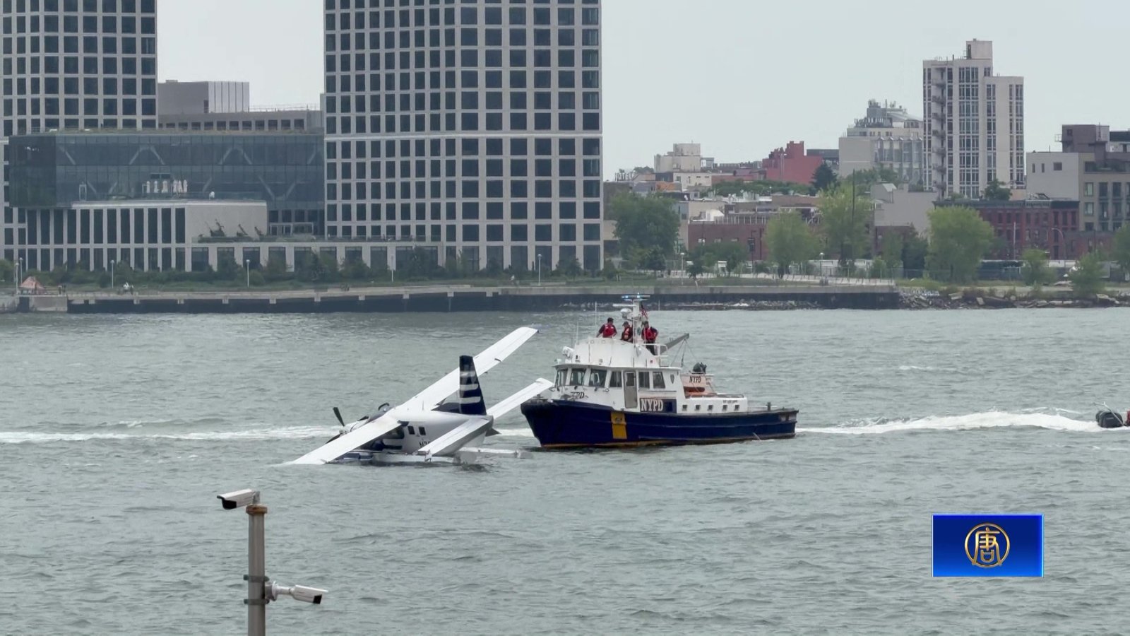 獨家!紐約水上飛機東河迫降 機上8人全部獲救
