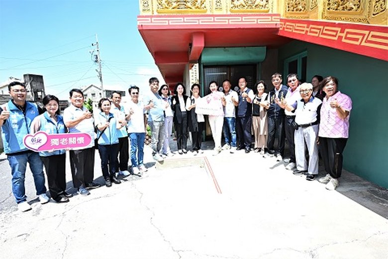 彰化縣第377個社區照顧關懷據點,在大城鄉公館村天寶宮揭牌成立。(彰化縣政府提供)