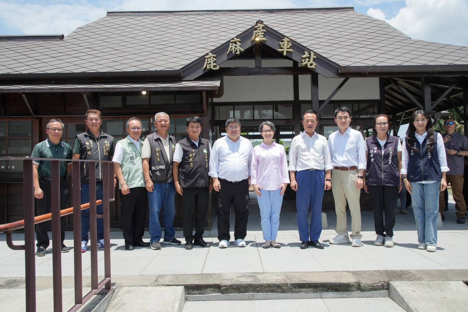 帶動阿里山觀光 蕭美琴.蔡易餘訪百年鹿麻產車站(蔡易餘立委服務處提供)