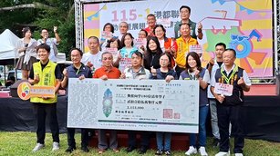 伴弱勢學子逐夢 高市府攜手慈善總會推助學30年。(圖/葉子棻)