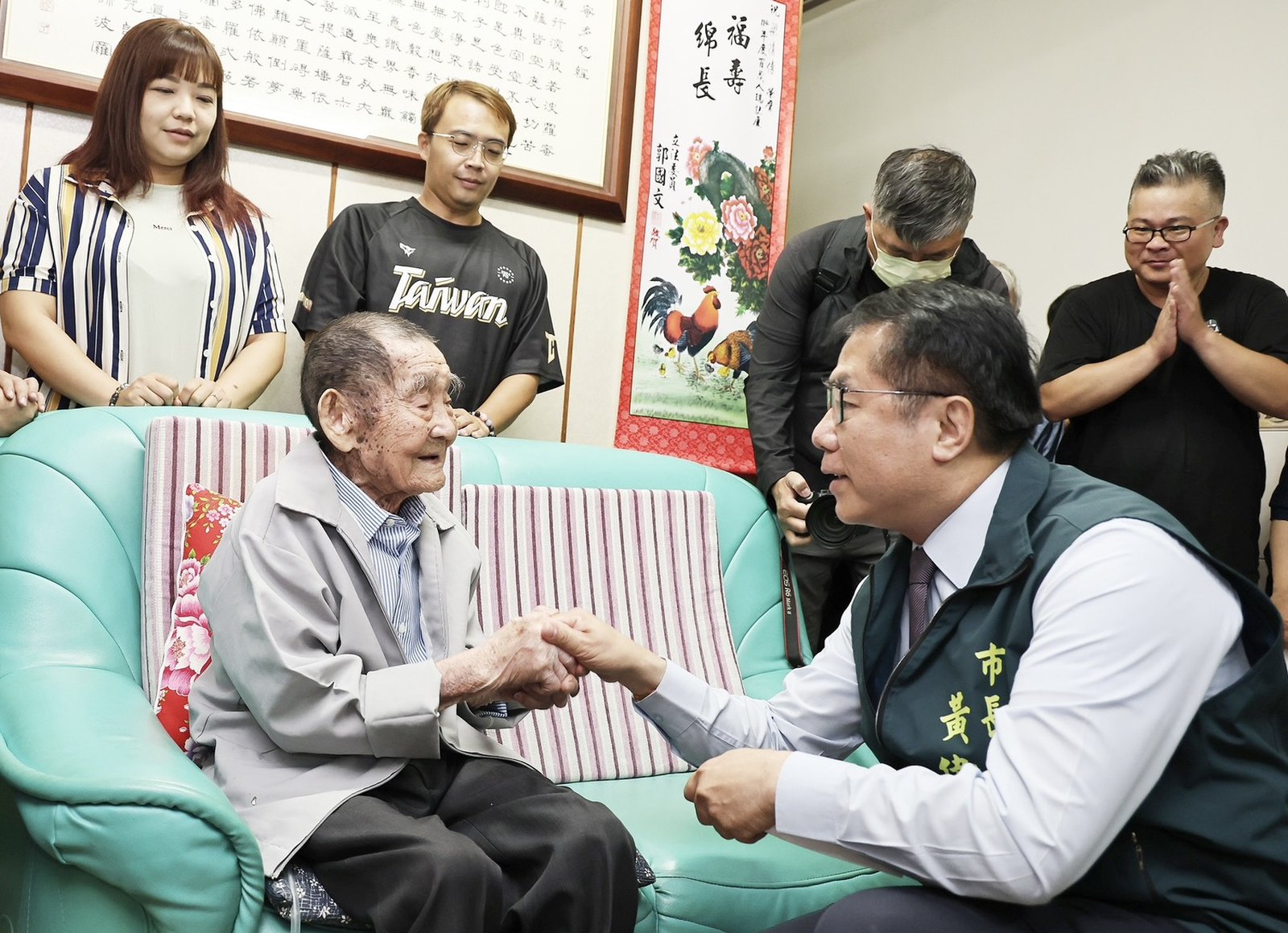 黃偉哲施政獲70.9%市民肯定 社福健康滿意度更突破8成(台南市政府提供)