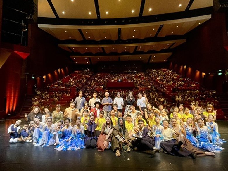 由國立臺灣藝術大學跨域表演藝術研究所自製的跨藝海洋劇場《鯨嶼紀──一座島嶼的藍色奇遇》,9月3日在新北市藝文中心演藝廳演出。(國立臺灣藝術大學提供)