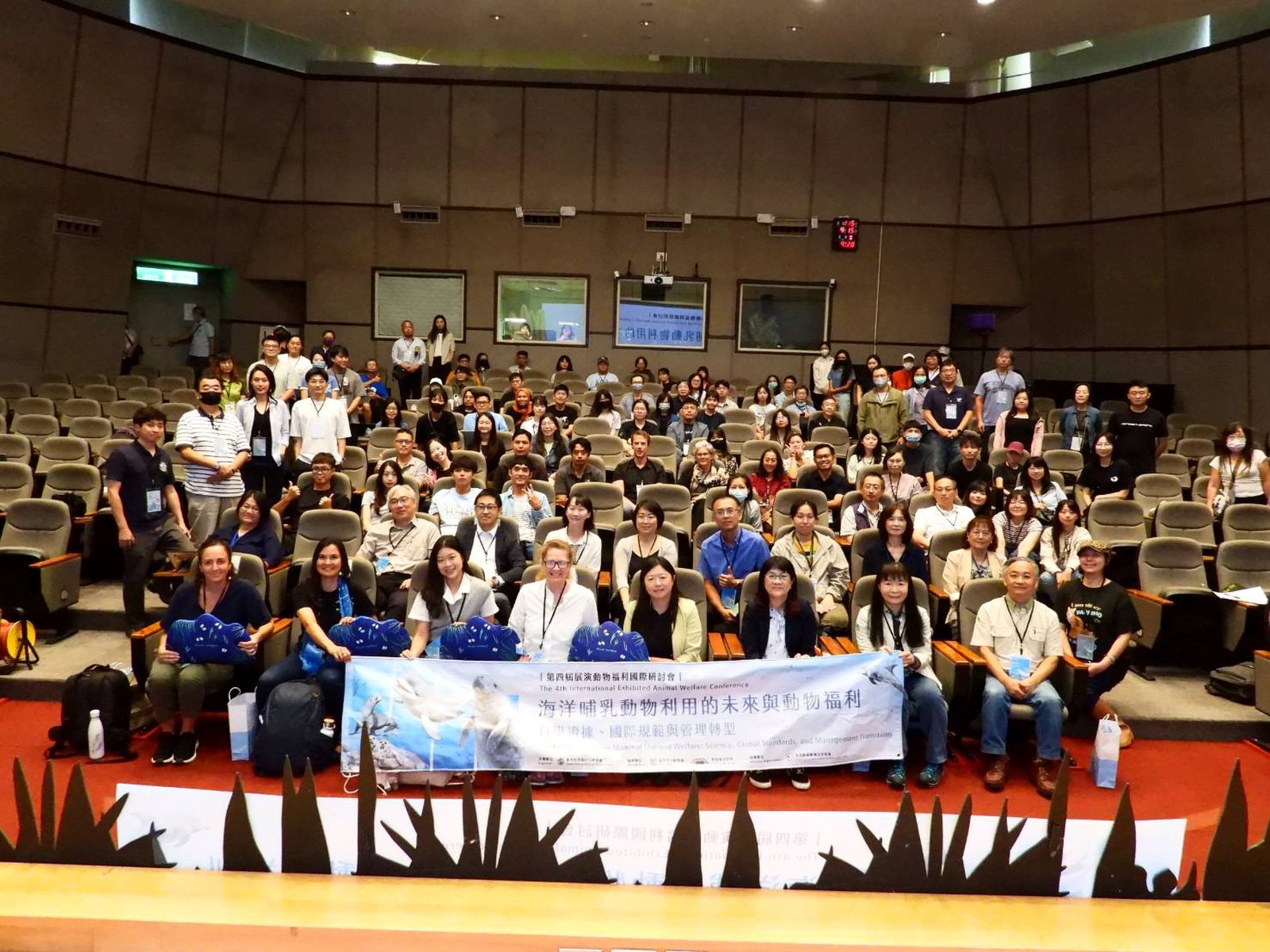 海保署聚焦鯨豚動物福利 攜手國際專家共議展演管理轉型。(圖/海保署提供)