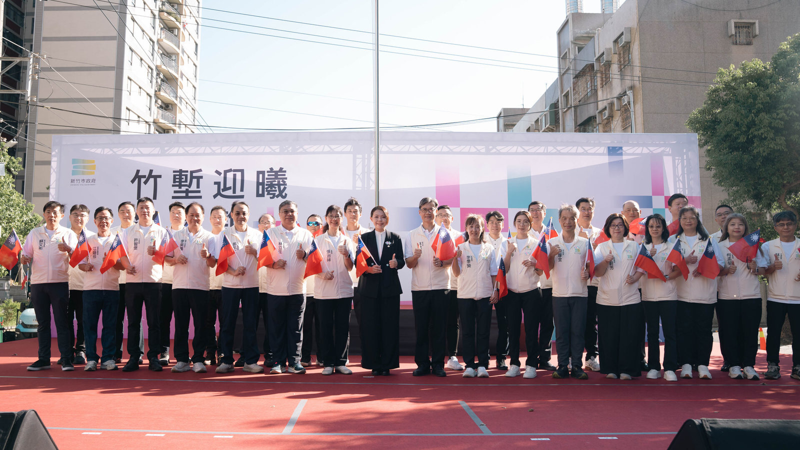 新竹市長高虹安與市府一級主管一同慶祝115年雙十國慶(新竹市政府提供)