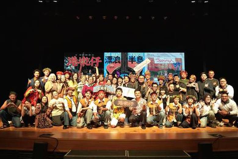 屏東縣長周春米到場為演出團隊加油打氣(屏東縣府 提供)