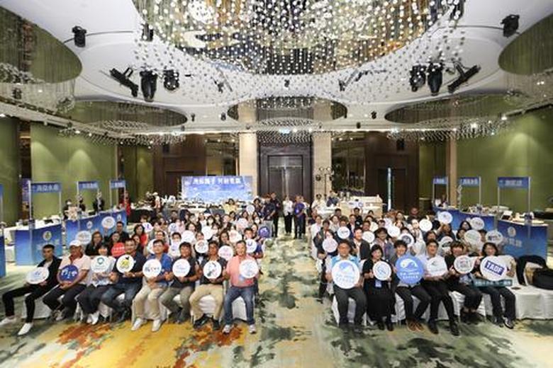 全台12家合法水產品初級加工場,與餐飲、水產加工、寵物食品、零售及電商平台等重量級通路業者齊聚交流(漁業署 提供)