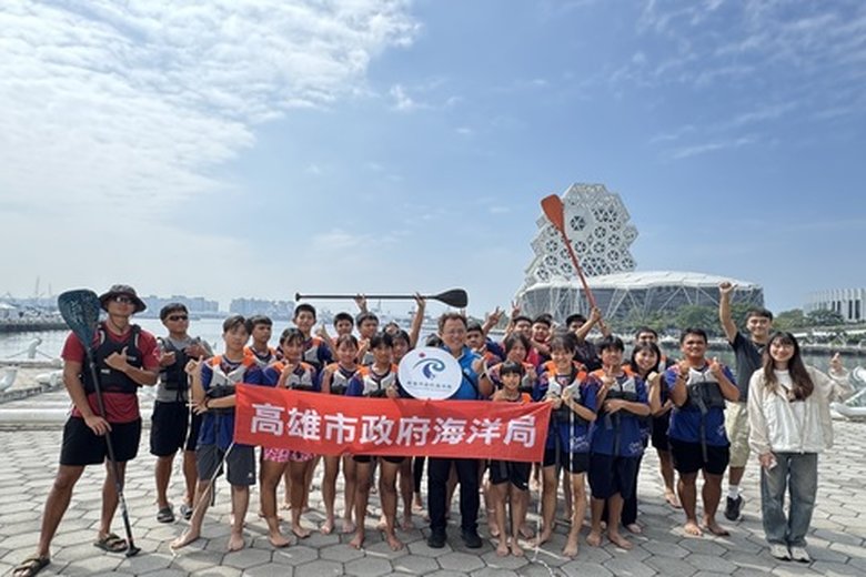 海洋局帶偏鄉學童體驗最酷的海洋保育課程(高市海洋局 提供)