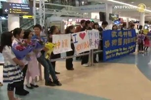 神韻抵達新西蘭 粉絲熱烈歡迎