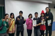 陽靖導演全台巡迴播電影，帶著女主角kitty到台北的東門國小，與全校師生一起觀賞《愛情線索》(台灣牛角提供)