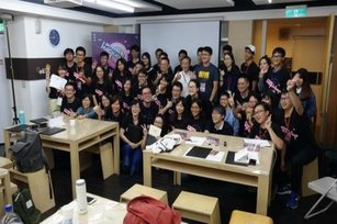 2017故宮黑客松Hackathon競賽團隊與評審合影(國立故宮博物院提供)