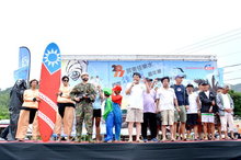 2017屏東佳樂水國際衝浪嘉年華10月7-9日登場，各國好手齊聚逐浪。(屏東縣政府提供)