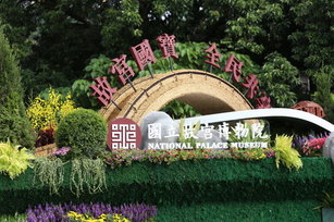 故宮推出國慶花車，構思源自〈清明上河圖〉。(故宮提供)