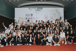 Benny老師與Hair Culture Group合照。(STARFiSH提供)