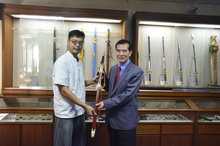 支持新唐人全世界華人武術大賽 陳重智大師慨贈名劍