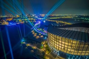 故宮南院「南境之光」光雕秀中秋夜炫麗登場。(故宮南院提供)  