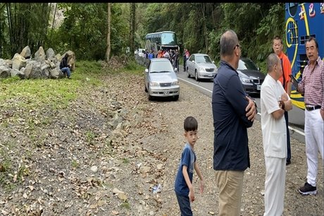 阿里山公路遊覽車火燒車41人倉皇逃生 新唐人亞太電視台
