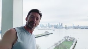 目擊世界最大醫療船 金鋼狼感謝：這是歷史