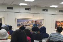 協志工商董事長何明宗致詞表示，藝術家蔡岳霖所創作的作品獲獎無數，作品具有濃厚的寫實風格，以及在日常生活中探索感動的敏銳度。(協志工商提供)