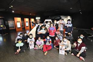 2021「高速傳愛 助學計畫」啟動 唐氏症青年參訪高鐵探索館(圖台灣高鐵提供)