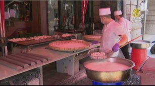 大街上演「搖搖秀」古法「滾」元宵口感更Q彈