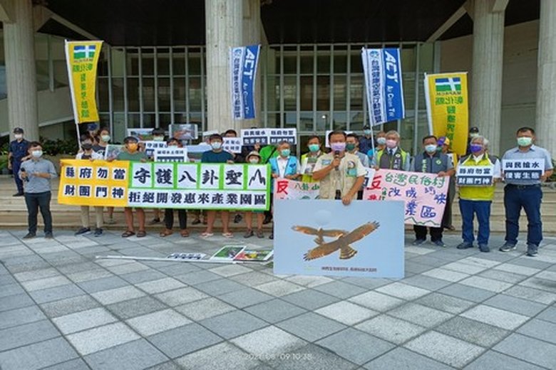 彰化縣野鳥學會理事長謝孟霖表示，八卦山有灰面鵟鷹、石虎、領角鴞、鳳頭蒼鷹、大冠鷲、東方蜂鷹等保育鳥類停留夜棲的地方，並且有山羌、水鹿、鼬獾、白鼻心等哺乳類動物(彰化縣環境保護聯盟 提供)