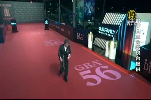 金鐘56紅毯星光熠熠 典禮主持視網膜攜柚子上陣