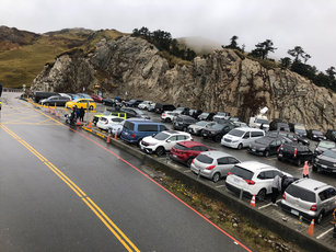 公路總局指出，合歡山區路段可能會因降雪或因低溫路面結冰，為確保用路安全，台14甲線翠峰到大禹嶺路段26日下午5時起預警性封閉。（圖／中央社翻攝照片）