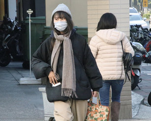 氣象局16日表示，未來一週偏濕涼，17日晚至18日清晨最冷，預估各地低溫約攝氏14至16度。示意圖。（圖／中央社）
