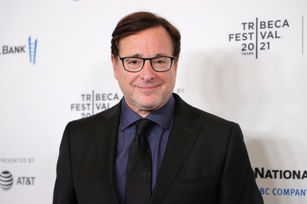美國諧星鮑伯沙吉（圖）（Bob Saget）1月在佛羅里達州一家飯店突然過世，震驚好萊塢，他的家人今天發表聲明說，他確定死於頭部創傷。資料照。（圖／GettyImages）