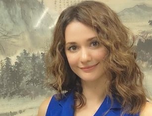 藝人瑞莎（圖）成立「瑞星韻律體操協會」指導選手，不滿4名網友在網路論壇Dcard貼文誹謗而提告，北檢去年將4人不起訴，瑞莎不服聲請再議，高檢署認偵查不完備發回北檢續查。 資料照。（圖／翻攝自瑞莎臉書）