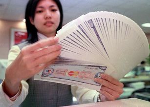 勞動部勞保局4日說，去年度新制勞退基金運用收益總計新台幣2836億8469萬餘元，收益分配4日起揭示於勞工退休金個人專戶， 勞工可查詢分配狀況，約有673萬戶獲逾1萬元。示意圖。（圖／GettyImages）