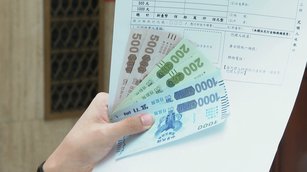 五倍券使用期限將在4月底到期，經濟部表示，針對4月1日至30日出生的新生兒，可選擇改領郵政禮券，將不受制五倍券使用期限。示意圖。（圖／新唐人資料影像）