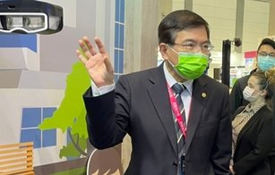 台鐵企業工會發起五一勞動節集體休假不加班，交長王國材（圖）27日說， 目前確定5月1日當天會有臨時班表，最晚4月30日中午以前會對外公布。資料照。（圖／翻攝自交通部臉書）