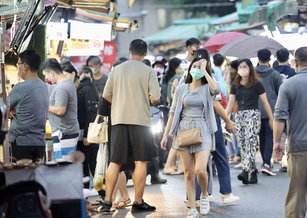 氣象局表示說，未來一週天氣分3階段，會從先高溫再轉較大雨勢。示意圖。（圖／中央社）