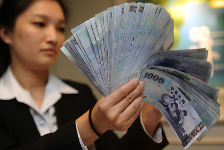 瑞銀預估央行9月 12月再各升息半碼 新唐人亞太電視台