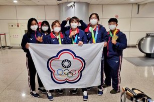 2022年第11屆伯明罕世界運動會已落幕，帶回5連霸的女子拔河隊員們表示，有把練習時學到的技巧發揮在比賽。（圖／中央社讀者提供）