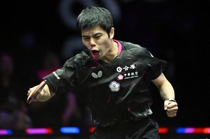 台灣「桌球教父」莊智淵在WTT冠軍賽男單8強，決勝局成功化解4個賽末點，以3比2逆轉擊敗世界排名第3的中國名將梁靖崑，豪氣闖進最終4強。（圖／GettyImages）