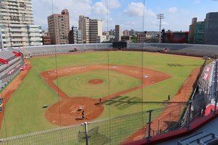 有關新竹球場重建啟用後，場內設施引發安全疑慮一事，中華職棒球員工會發出聲明稿，籲請聯盟考慮暫時停止於該場地的賽事安排。（圖／中央社）