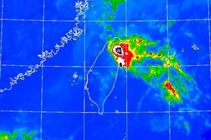氣象局表示，25日截至下午5時30分，宜蘭西帽山累積雨量達501毫米；預估降雨會到26日清晨，大台北仍要留意局部短暫雨。（圖／翻攝自中央氣象局）