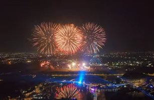  2022國慶焰火10日晚上將在故宮南院登場估湧入30萬人，嘉義縣警察局將動員1500餘名人力當天下午2時起進行出入管制，主辦單位規劃8條接駁路線疏散車流。（圖／翻攝自2022國慶焰火在嘉義官網）