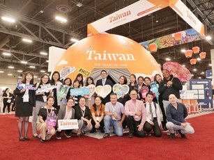 交通部觀光局11日到13日在2022年美洲國際會議與獎勵旅遊展（IMEX America）設置台灣館，以球型投影技術介紹台灣，吸引北美會議及獎勵旅遊買家。（圖／觀光局駐舊金山辦事處提供）