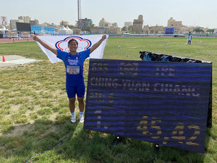 台灣田徑小將江靜緣14日在2022亞洲青年田徑錦標賽女子鐵餅決賽，飆出生涯最佳的45公尺42，一舉逆轉拿下這次賽會台灣代表團首金。 （圖／中華田協提供）