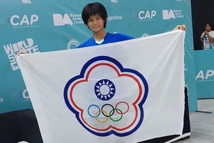  2022年世界全項目滑輪溜冰錦標賽在阿根廷舉辦，自由式花式滑輪4日首日登場，台灣選手摘下雙銅一 銀，劉貞語（圖）在花式煞停項目奪得銀牌。 （圖／中華滑輪溜冰協會提供）