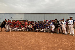 形塑健康職場 科技產業園區慢壘賽開打，111年慢壘賽全體合影(經濟部加工出口區 提供)