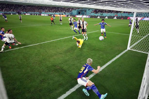 德國23日在2022卡達世界盃足球賽，儘管上半場先靠著12碼球先馳得點，但日本下半場8分鐘內連進2球，以2比1逆轉勝出。（圖／GettyImages）