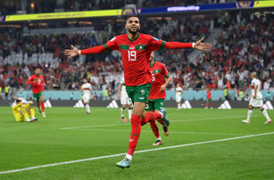 恩納斯里（圖）（Youssef En-Nesyri）的頭錘讓摩洛哥擊敗葡萄牙，成為首支闖進世界盃4強的非洲球隊，他關鍵一擊的頭錘，離地高度超越C羅寫下的紀錄。資料照。（圖／GettyImages）